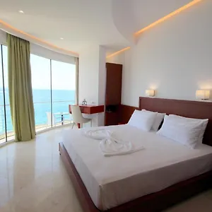 Delfini Sarandë