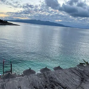 Xhefri 2 Hotel